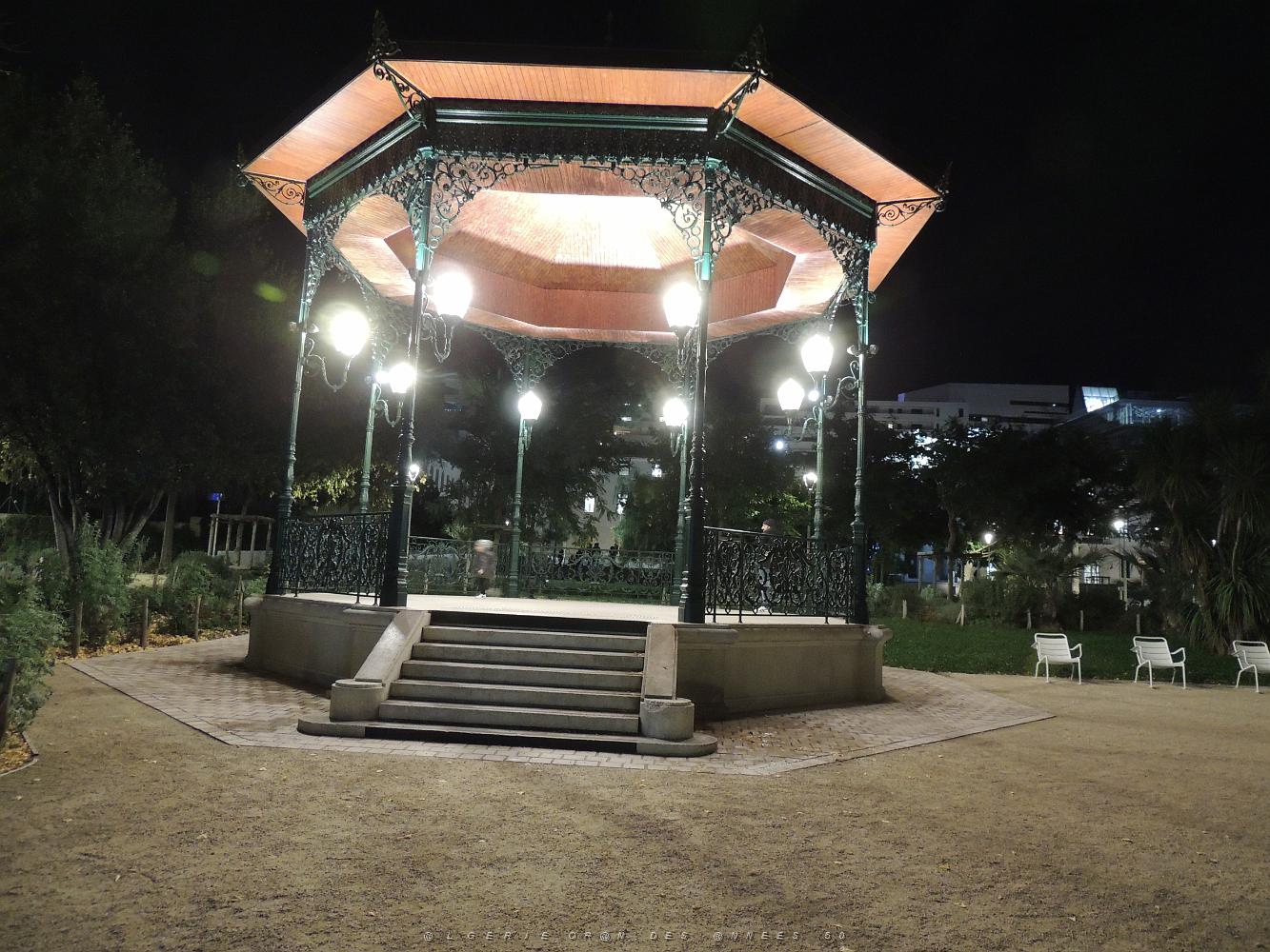 107 Kiosque a Musique Jardin Botanique.JPG -           